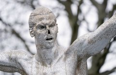 伊布铜像会留在马尔默，但会远离球场