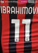 伊布与AC米兰正式续签一年合同，身穿11号球衣