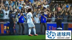 《FIFA 14》PS4版实机影像 C罗梅西依旧死磕