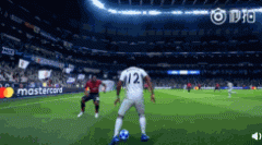 《FIFA19》接挑球花式动作操作教程 怎么接挑球